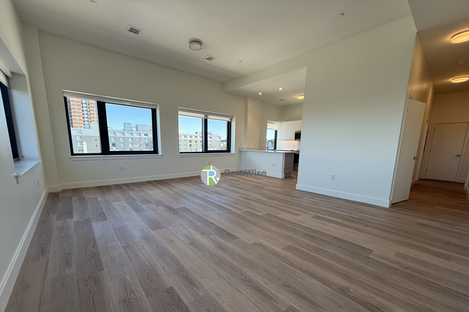 1 - NO FEE + ONE MONTH FREE│Flexible Lease Start/End│W/D In Unit│Luxury Gym│Renovated│Pool│Balconies