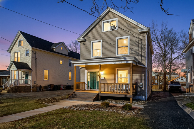 Front of House - Sweet  Crib! Not often Available...You'll love it!