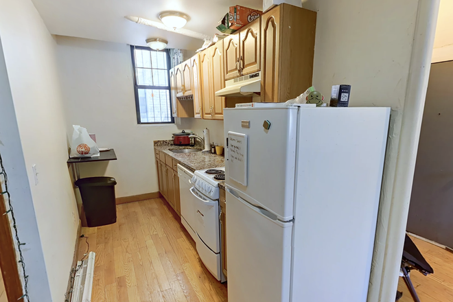 LIVING - LOCATION!!! 2 BED ON HEMENWAY! NO BROKER FEE! HEAT AND HOT WATER INCLUDED! 9/1/26!