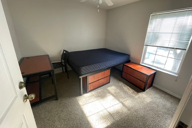 Bedroom - NorthGate Lakes. FEMALES ONLY
