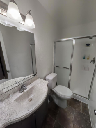 Bathroom !!! FURNITURE REMOVED WITH AI !!! - Dwell Apartment Homes