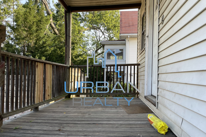 PORCH - ***NOW LEASING 2026-2027**LARGE 7 BED DUPLEX ON GERALD RD, BACKYARD,DECK,BASEMENT** Duplex