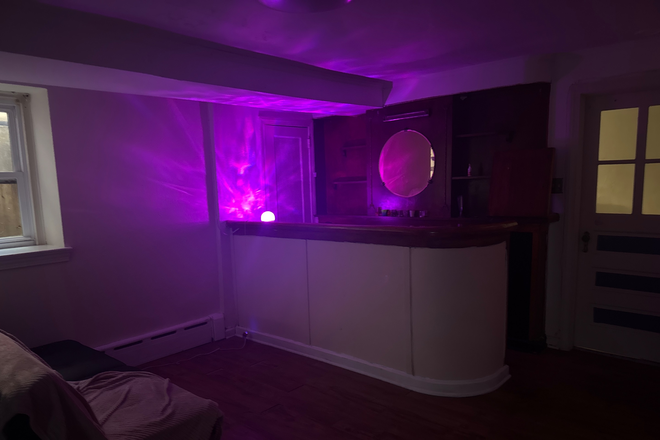 Basement with Bar and Pull out couch - Cute house close to campus!!