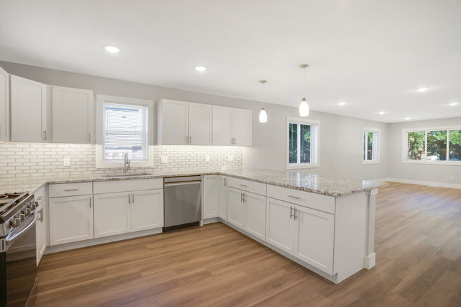 Kitchen/Livingroom - Newly Built Property  6 bedroom 4 bath  Must see ! Duplex
