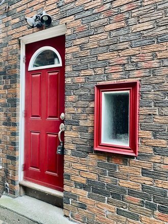 Your Private Entrance - Close to Subway Appr 700 sq/ft. Separate Entrance Studio+Den Furnished, utilities+Internet Include