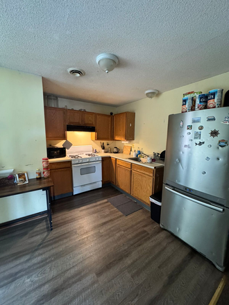 Kitchen - (On-campus housing) Winter Sublet, everything included- 650$, private room Apartments