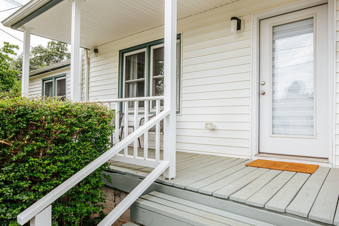 Front Porch - 1 Bed, 1 Bath Studio Apartment Just Minutes to UVA