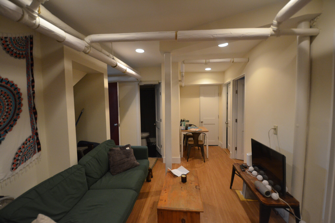 . - Renovated 3-bed on Westland Ave. No broker fee! Contact Will McGowan 617.512.5822 Apartments