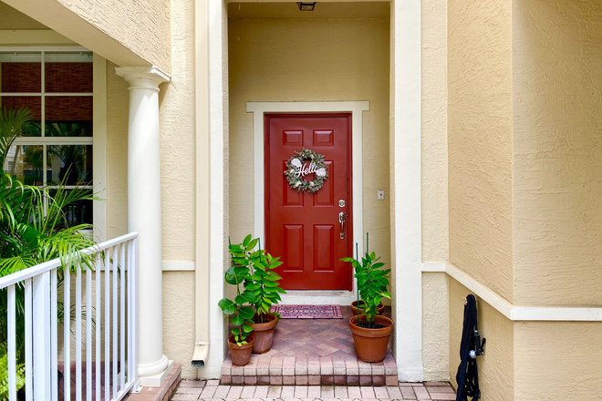 Front Door - Cozy Two Bedroom w/ Den & Balcony + Pool Close to Campus Townhome