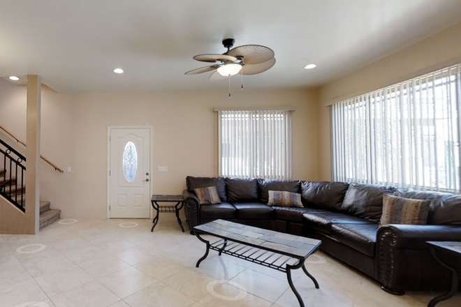 Spacious Living room - Luxury 4 Bedroom 4Ba 2,060 sqft Condo