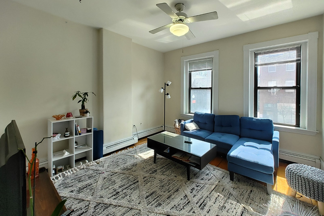 1 - Convenient East Cambridge Living – Near Green Line Lechmere & Short Distance to Suffolk University Apartments