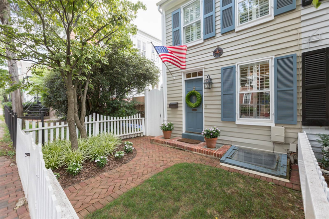 Street view - Front of house - Charming Historic 1BR+office/den/nursery Georgetown Townhouse (West Village)