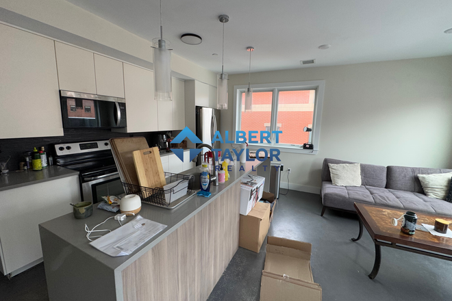 Kitchen - LARGE 3 Bedroom - Perfect for BU Medical!