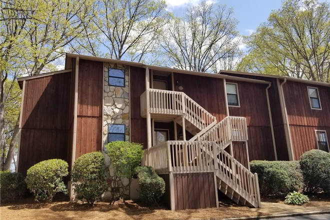EXT - Lovely Aspen Trail Condo near WFU!
