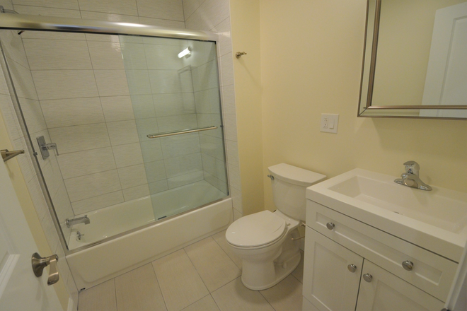 Bath - 4 separate Rooms in 3/4 Split  walk to Campus  for 4 roommates  9/1 Apartments