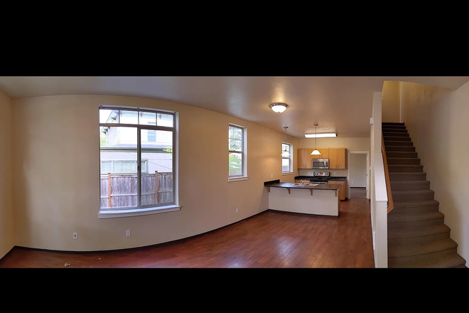 Kitchen - Alder Park Apartment (1 block off campus)