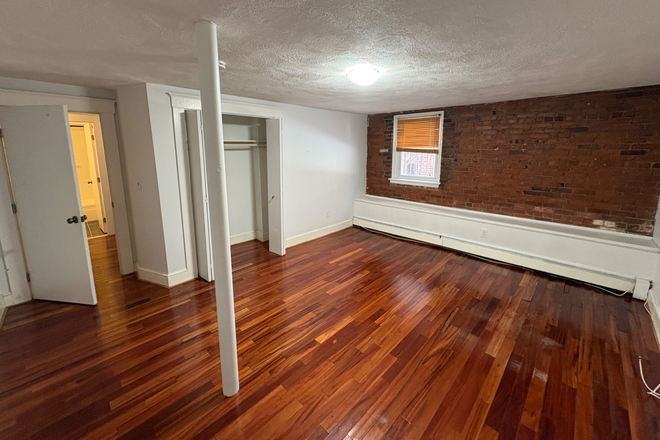 Bedroom - Apartment very close to campus