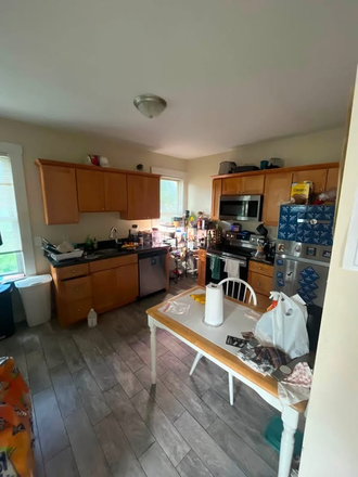 Kitchen - Pleasant area, lots to do, access to transit Apartments