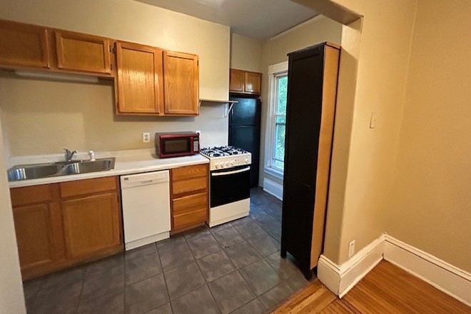 Kitchen #2 - 3-BR UpperDuplex;1/2 mile to campus; landlord pays all utilities! $750 per BR or less w/more pple Duplex
