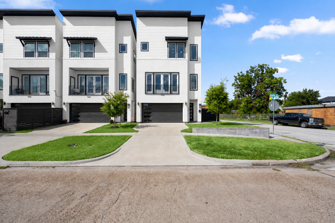 Exterior - 2 bedrooms for rent near UH campus, 2022 built w/ modern finishes & yard - UTILITIES INCLUDED