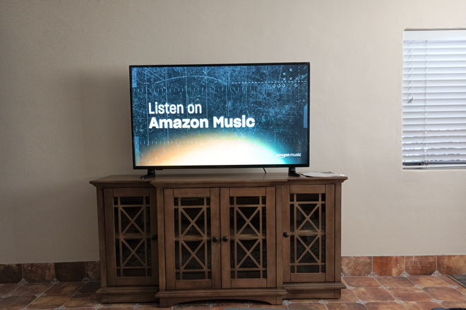 Living room - 930 N. 7 Th Avenue Apartments