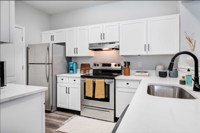 Kitchen - Lodge on the Trail - 3x3, <10 minute drive to campus Apartments