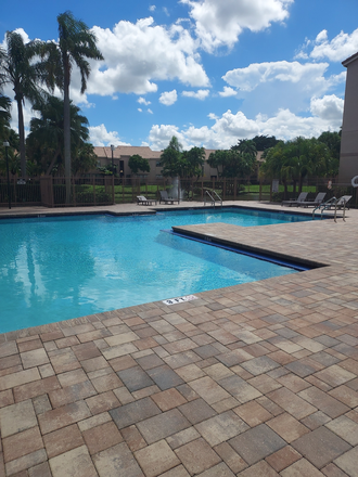 new pool - Sundance at Davie Condo
