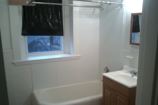 Room for rent - Room for Rent in Spacious 3-Bedroom Apartment for 10/1