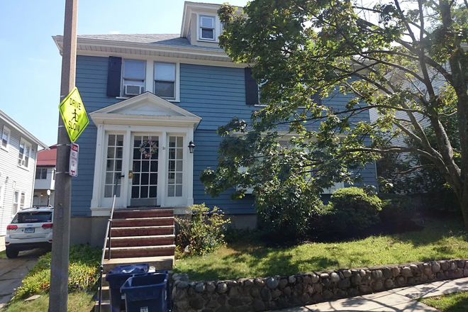 Exterior (newly painted) - 📢 Sublet Available – Brighton, MA (Jan–May 2026) 🏡✨ House