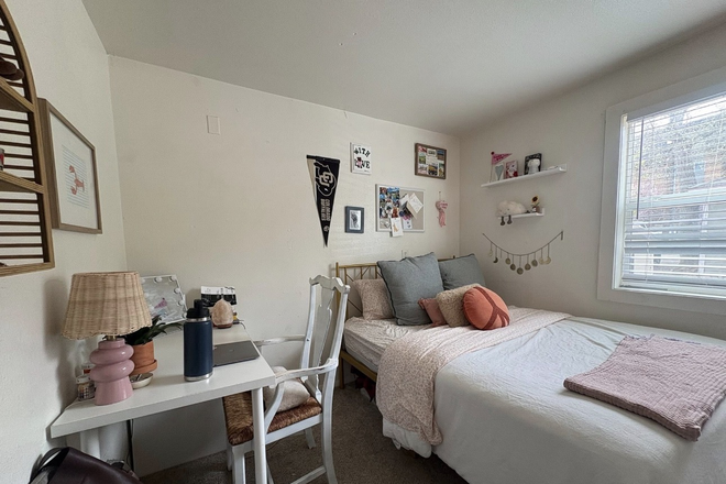 Bedroom - House Close To Campus and Pearl Street