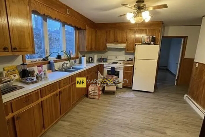 Call NOW for showings! 617-236-8550 - OTIS ST - *HALF FEE* EAST CAMBRIDGE TRUE 3BR/1BA FOR 9/1/2026 W/ LNDRY ON SITE, EIK NEAR KENDALL! Apartments