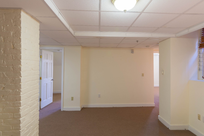 1 - AVAIL NOW – Harvard Square 2 Bed with Hot Water Included, Pet Friendly! No Broker Fees! Apartments