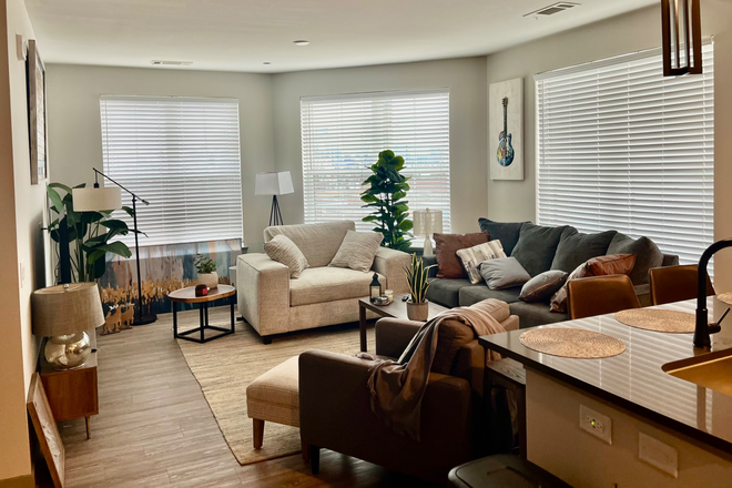 large living room - Beautiful 2 bedroom 2 bath in Midtown Apartments