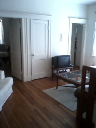hubrealtyproperties.com - Handy 2 bedroom apartment, with large renovated kitchen and a deck