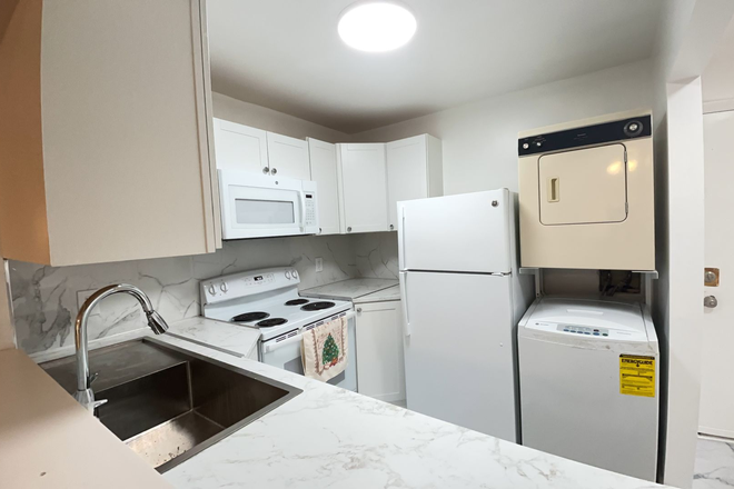 Kitchen - Four bedroom two bath condo for rent in Hunters Ridge - Electric and Water Included - Furnished!