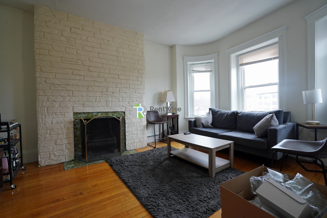 1 - SEPT 2026-Fantastic Comm Ave 2 bed, H/HW inc. Pet Friendly, NO BROKER FEE! Apartments