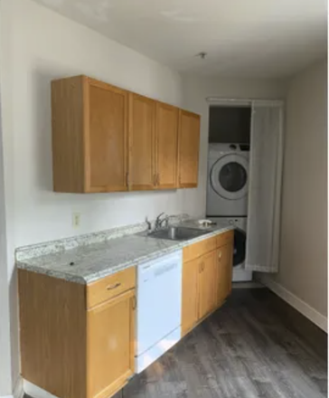 Kitchen - House Close to Campus on the Hill