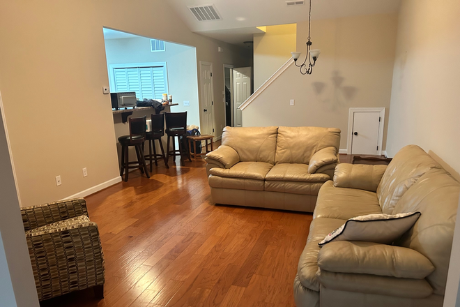 Living Room - Townhouse in quiet neighborhood