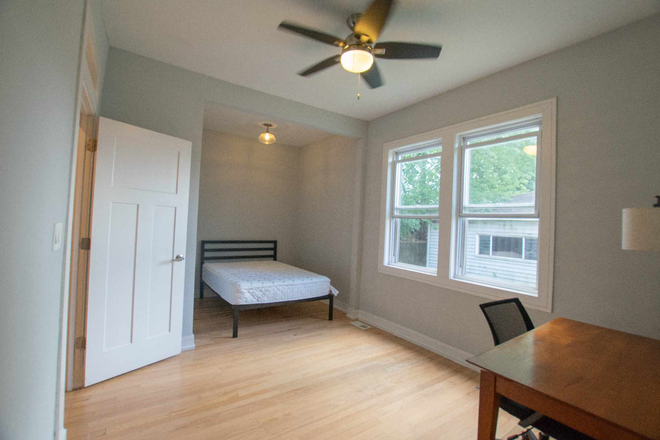 Your new home away from home Private Bedroom Oasis - Modern Fully Furnished Luxury Bedroom Rental, Close to campus/public transit Apartments