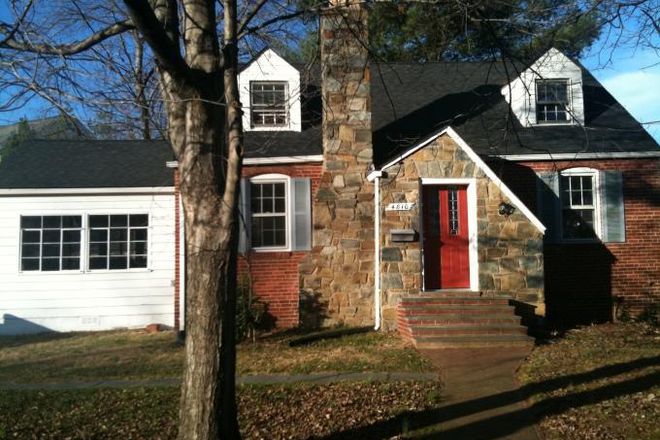 Front of house - 1.3 miles to UM Campus with lawn services, 5 min. walk To UMD Shuttle