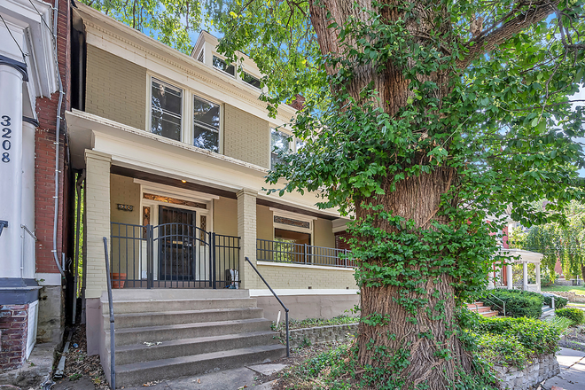 Exterior - 3206 Bishop 5 Bed 2 Bathroom!