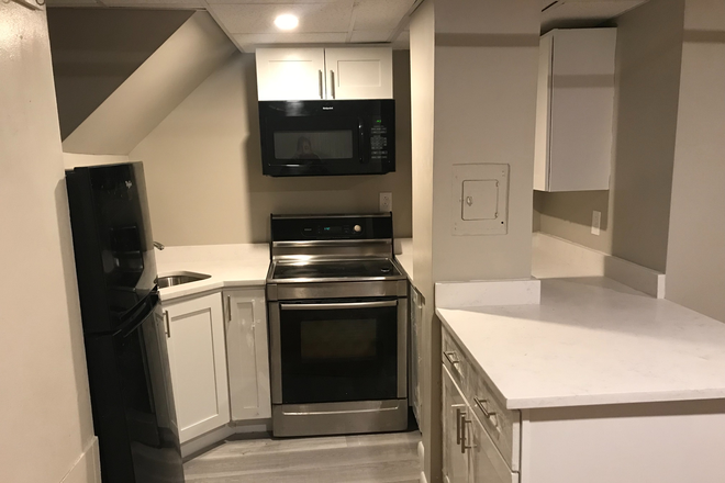 kitchen - 2 Bd 1Ba No Brokers Fee!!!