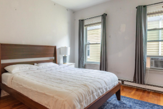 living - GREAT 5 BED WITH IN-UNIT LAUNDRY! WATER INCLUDED!! 9/1/26! Apartments