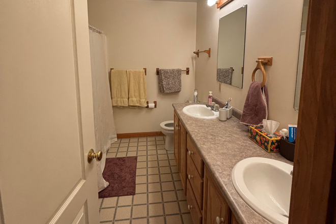 Full bathroom (double vanity + lots of shelving) - Furnished room close to campus! 3-bedroom townhouse