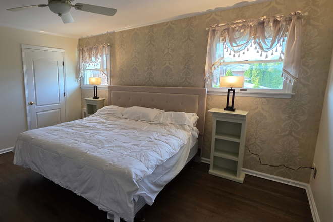 Master bedroom-King size bed - Huge Master Bedroom with Private full bathroom, Fully furnished! House