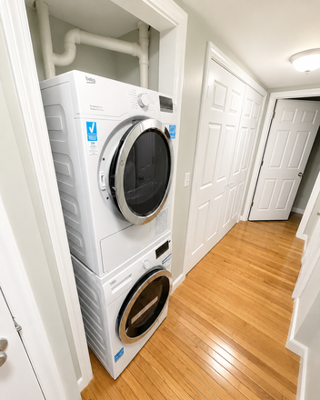 1 - Large 5 bed North End Unit for rent 9/1 no fees Apartments