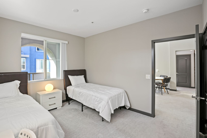 Bedroom - Furnished Student / Intern Housing - Shared Room Apartments