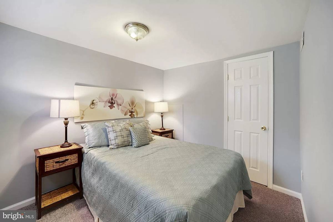 bedroom - One Beautiful Bedroom with private entrance in Single Family House close to UMD