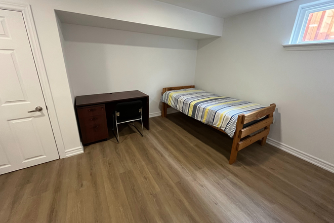 Bedroom - Luxury rooms, with private washrooms. (2 min drive to UTM), Dundas with Mississauga Road Condo