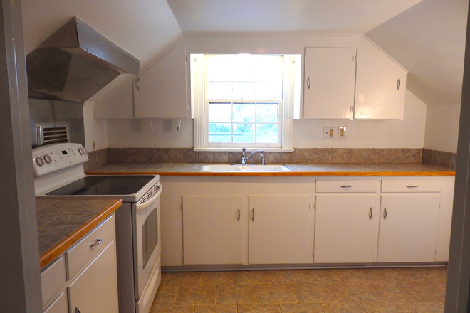 Kitchen - MUSC Students Love It, 2nd Floor West Ash Res. Apt., 1 Mile from Ashley R. Bridge